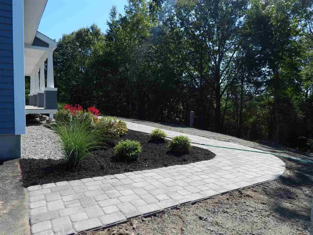 15 Lovering Road North Hampton NH 03864
