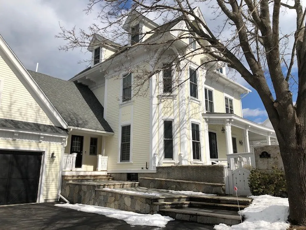 21 Atlantic Avenue North Hampton NH 03862