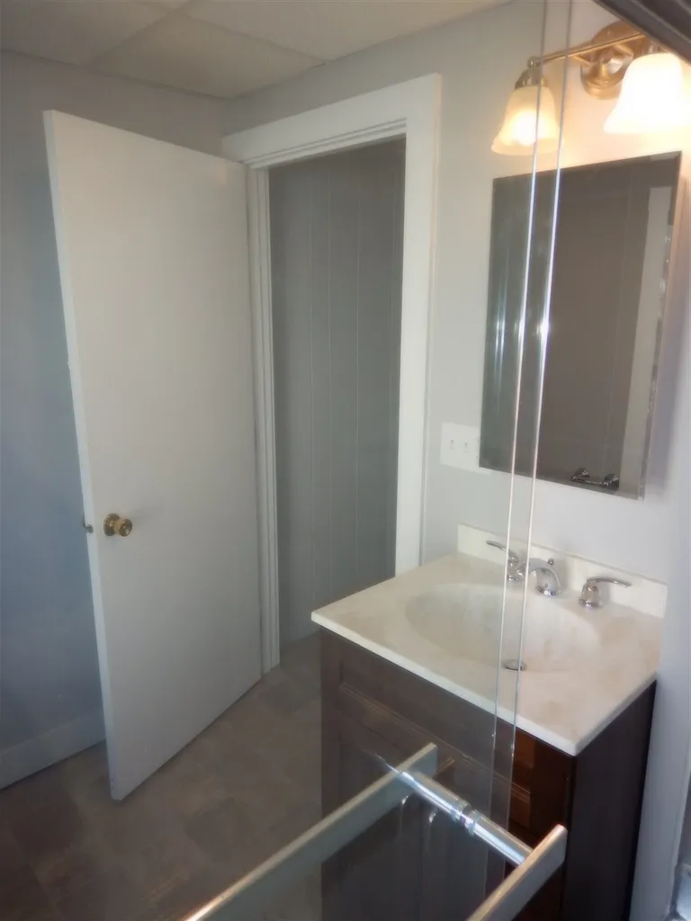 92 Ledge Street Nashua NH 03060