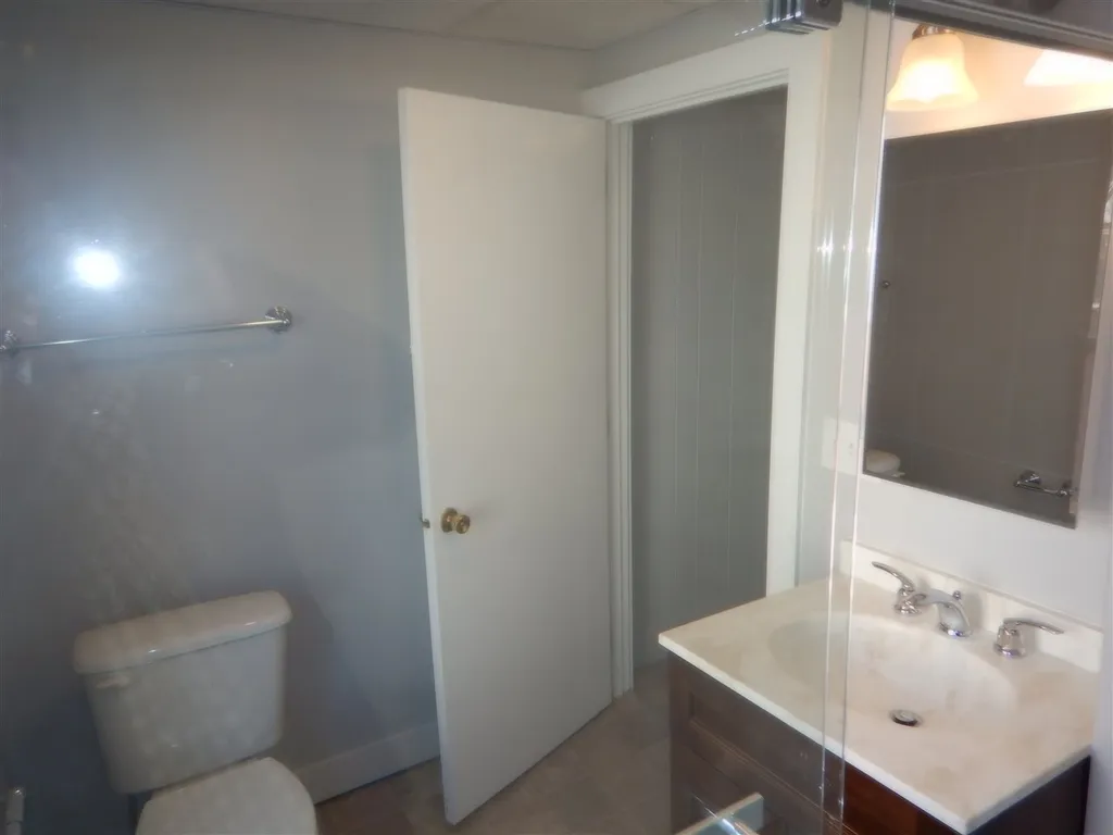 92 Ledge Street Nashua NH 03060