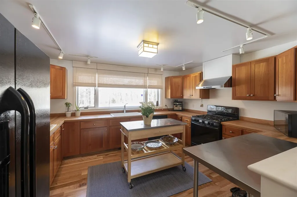456 Indian Pond Road Orford NH 03777
