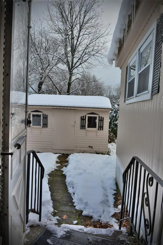 10 Oak Hill Drive Hampstead NH 03841