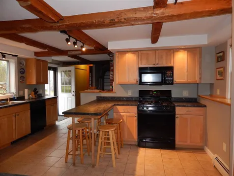 106 Pleasant View Road Bradford NH 03221