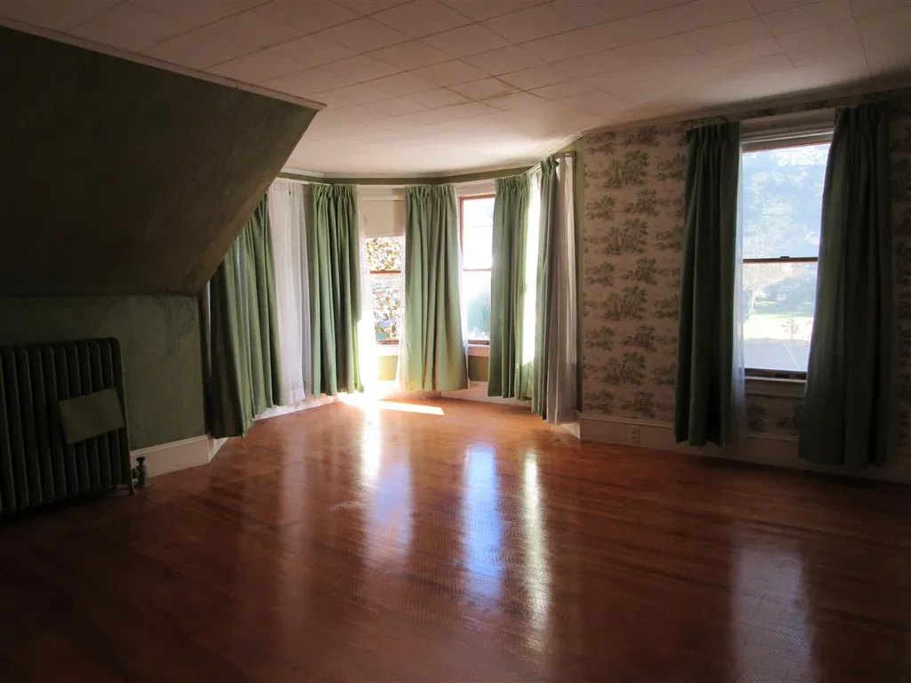 71 West Pleasant Street Claremont NH 03743
