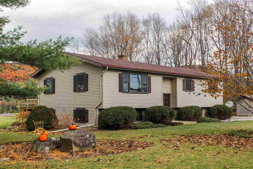 195 Place W Road, Hinesburg VT 054619765 MLS 4727093 Geri Reilly