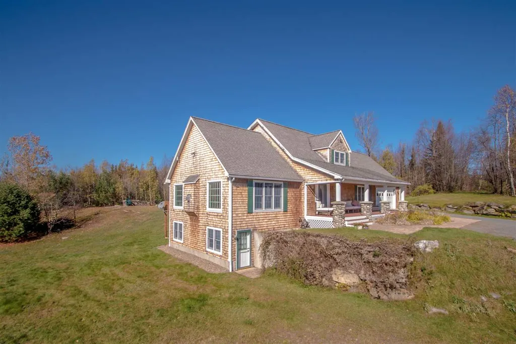 106 Mirror Lake Estates Drive Whitefield NH 03598