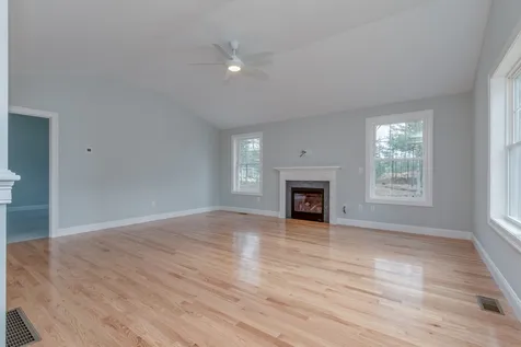 5 Horizon Drive Litchfield NH 03052
