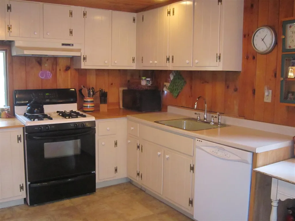 83 Mountain View Road Putney VT 05346