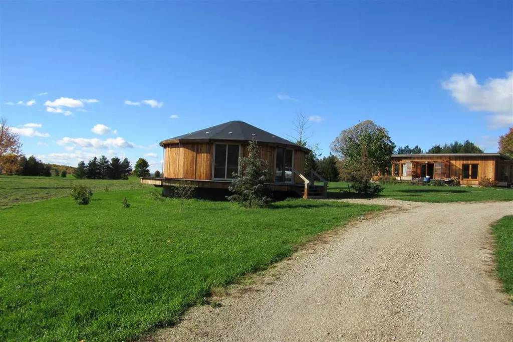 2137 North Bingham Street Cornwall VT 05753