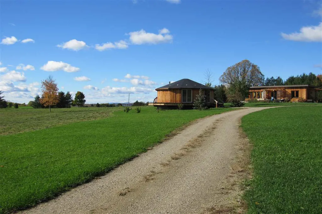 2137 North Bingham Street Cornwall VT 05753