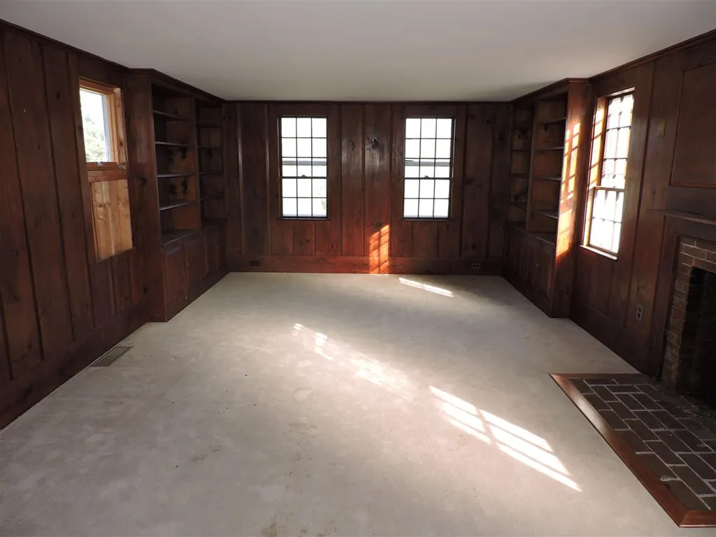1050 Murray Hill Road Hill NH 03243-3246