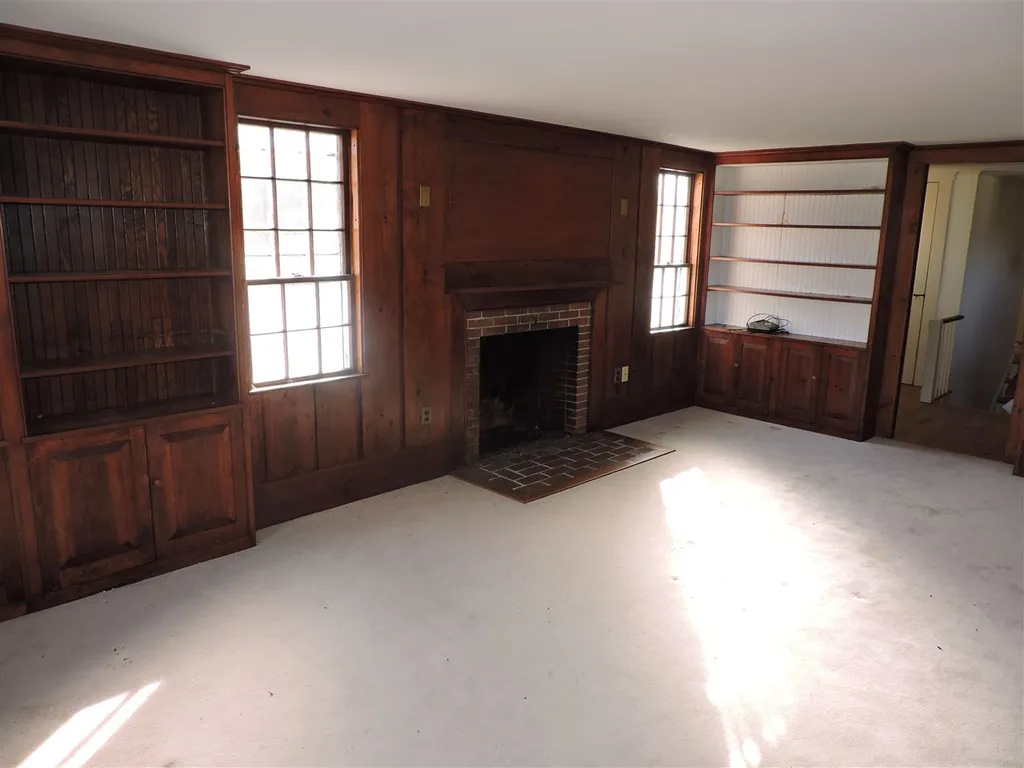 1050 Murray Hill Road Hill NH 03243-3246