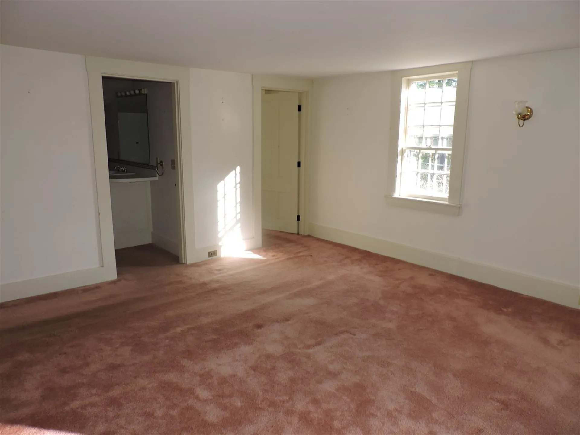 1050 Murray Hill Road Hill NH 03243-3246