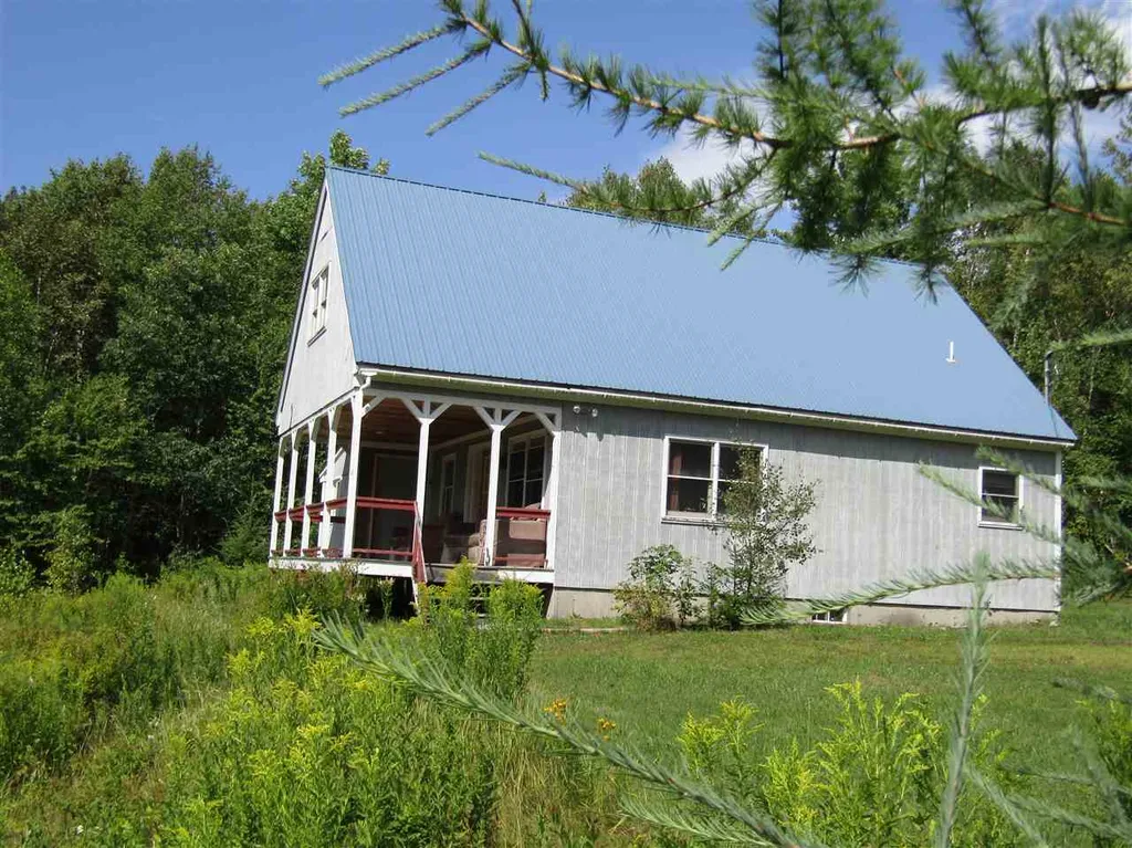 31 Mackinnon Road Colebrook NH 03576