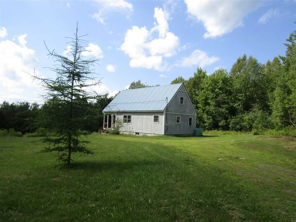 31 Mackinnon Road Colebrook NH 03576