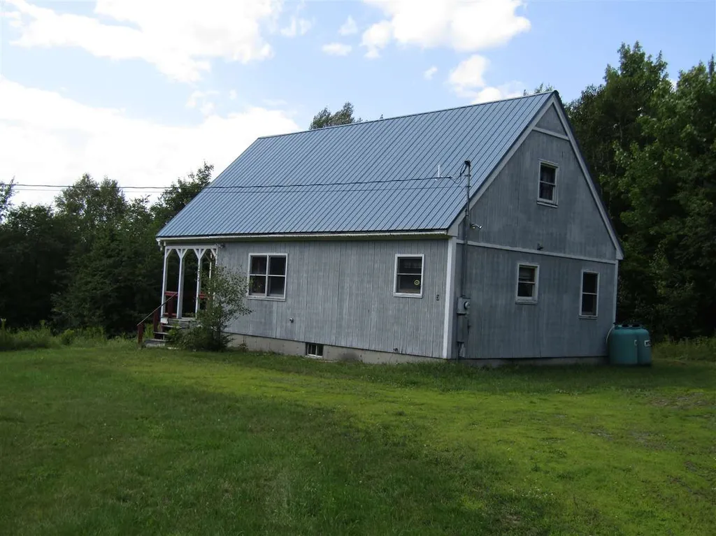 31 Mackinnon Road Colebrook NH 03576