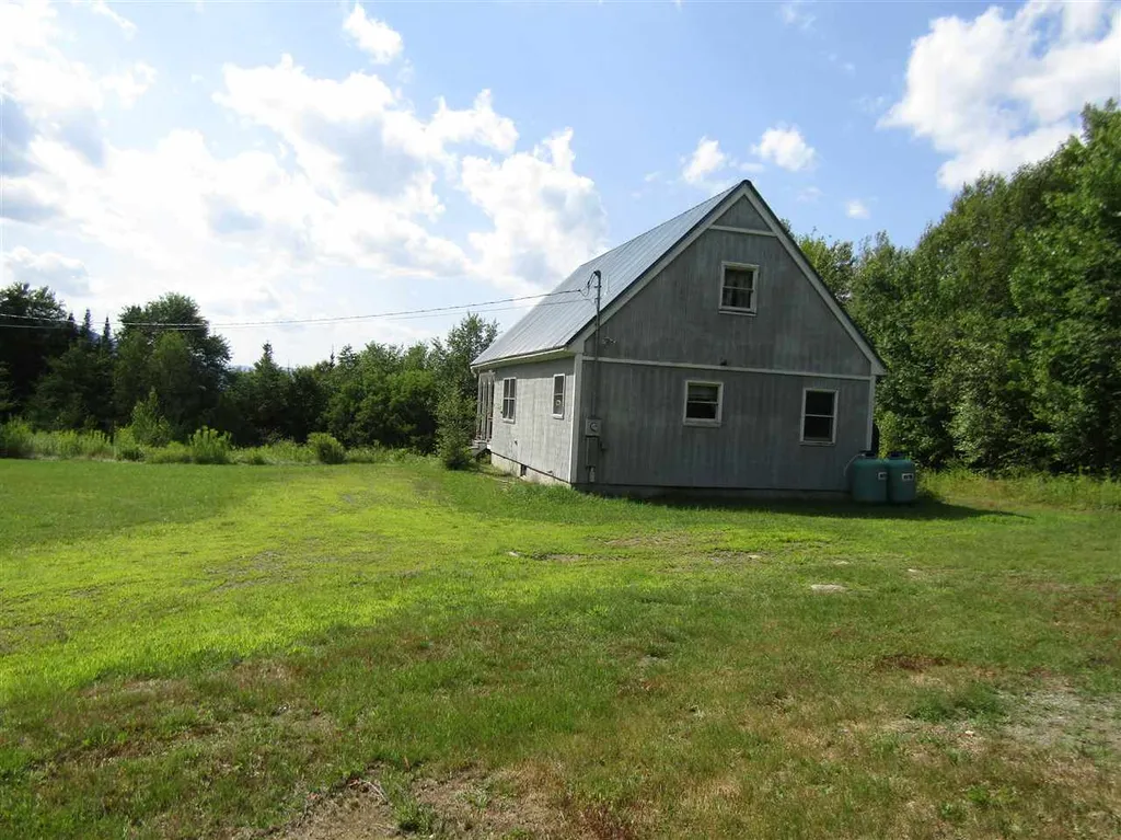 31 Mackinnon Road Colebrook NH 03576