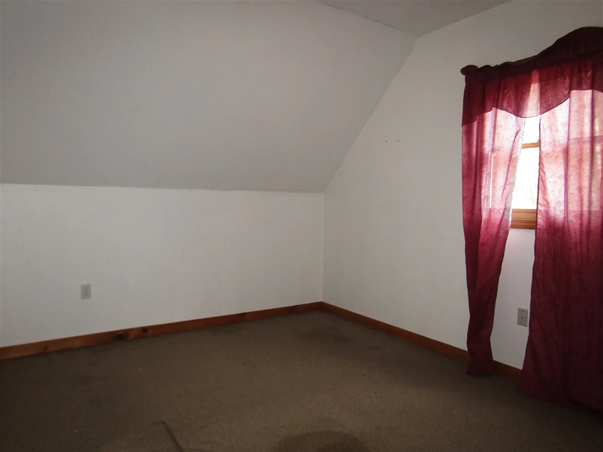 31 Mackinnon Road Colebrook NH 03576