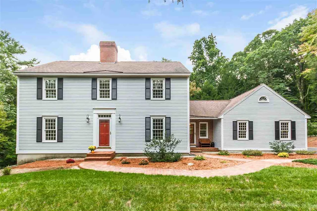 15 Flintlock Road Bedford NH 03110
