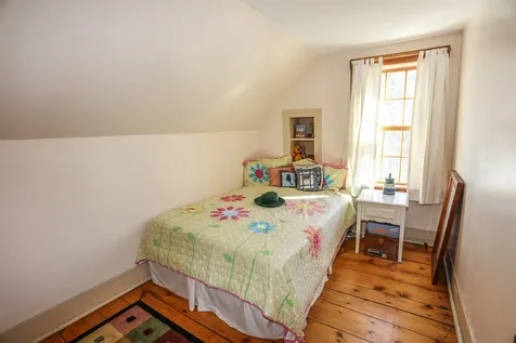 11 Lower Main Street Sunapee NH 03782