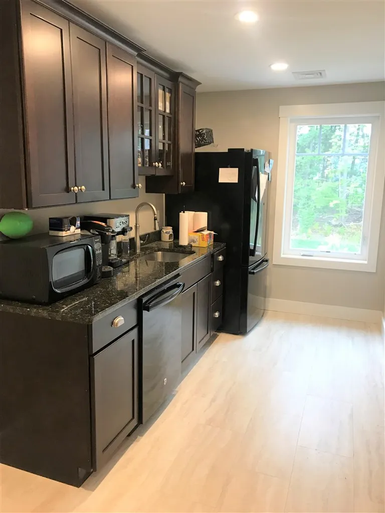 89 Route 236 - Harold Dow Highway Kittery ME 03904