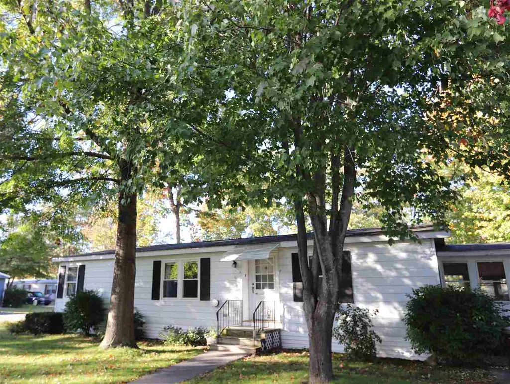82 Elm Court Seabrook NH 03874