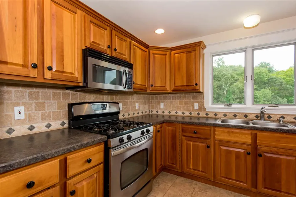 11 Hartley Farm Lane Kittery ME 03904