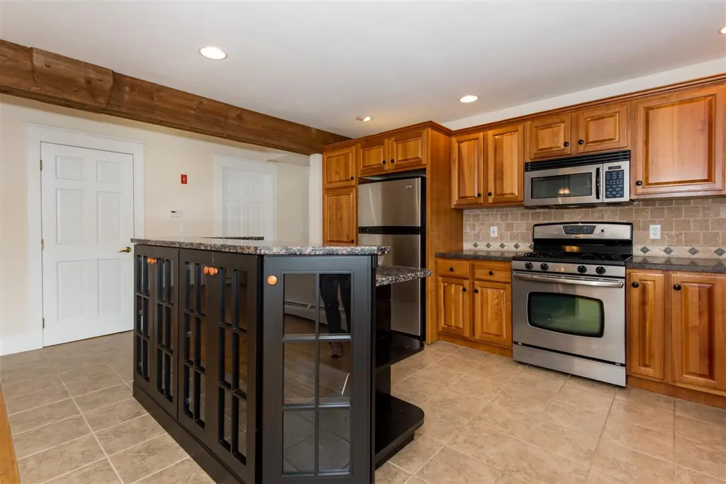 11 Hartley Farm Lane Kittery ME 03904