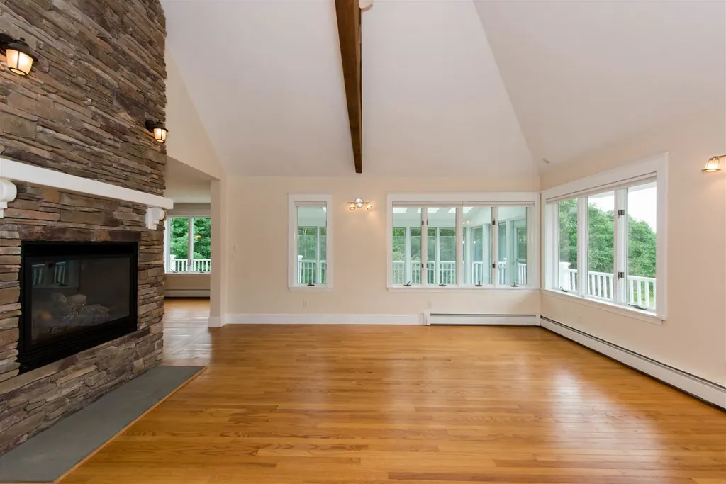 11 Hartley Farm Lane Kittery ME 03904