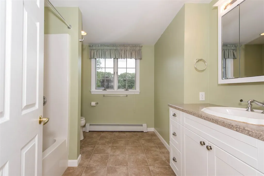 11 Hartley Farm Lane Kittery ME 03904