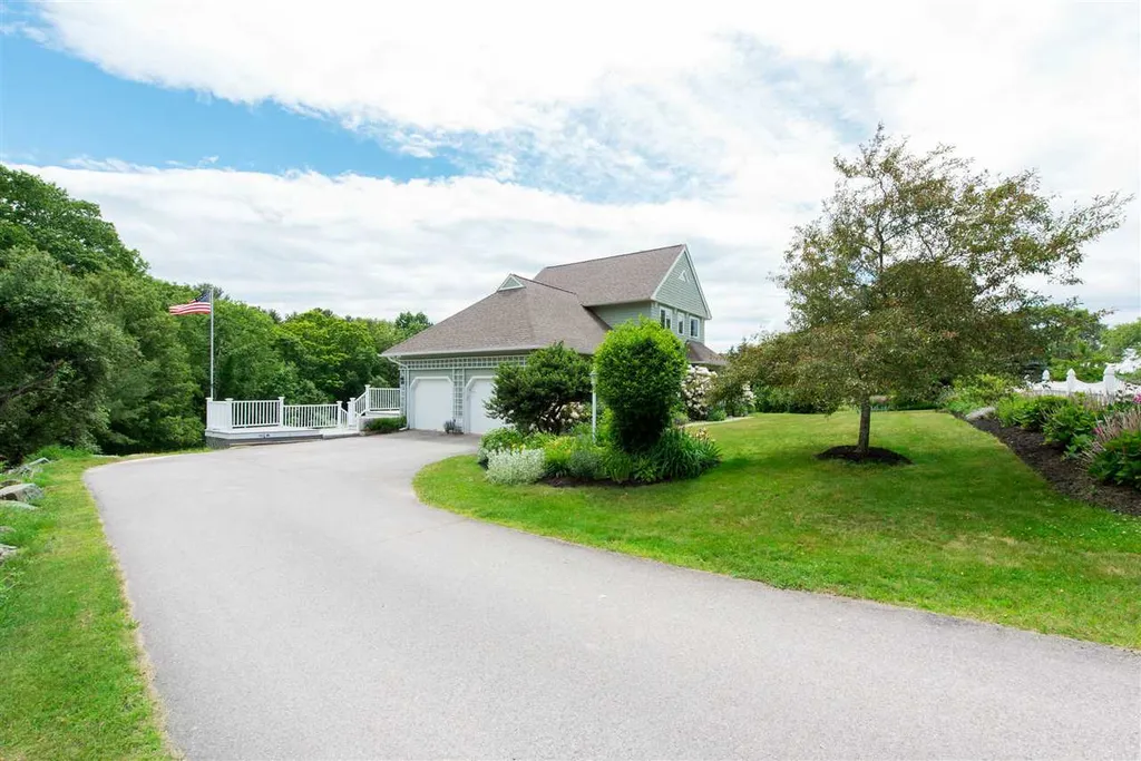 11 Hartley Farm Lane Kittery ME 03904