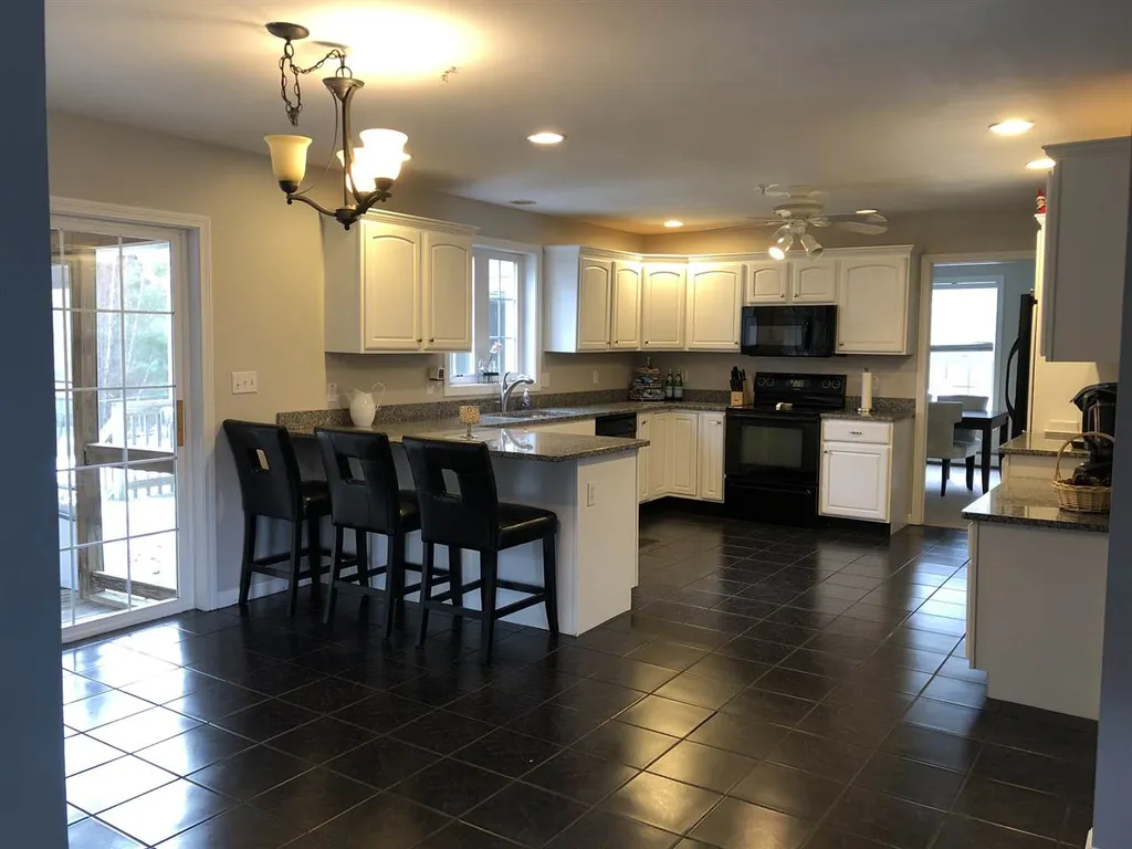 3 Sara Beth Lane Londonderry NH 03053