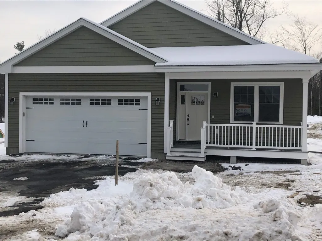 3 Blackstone Drive Raymond NH 03077