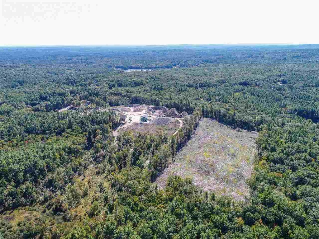 3 Blackstone Drive Raymond NH 03077