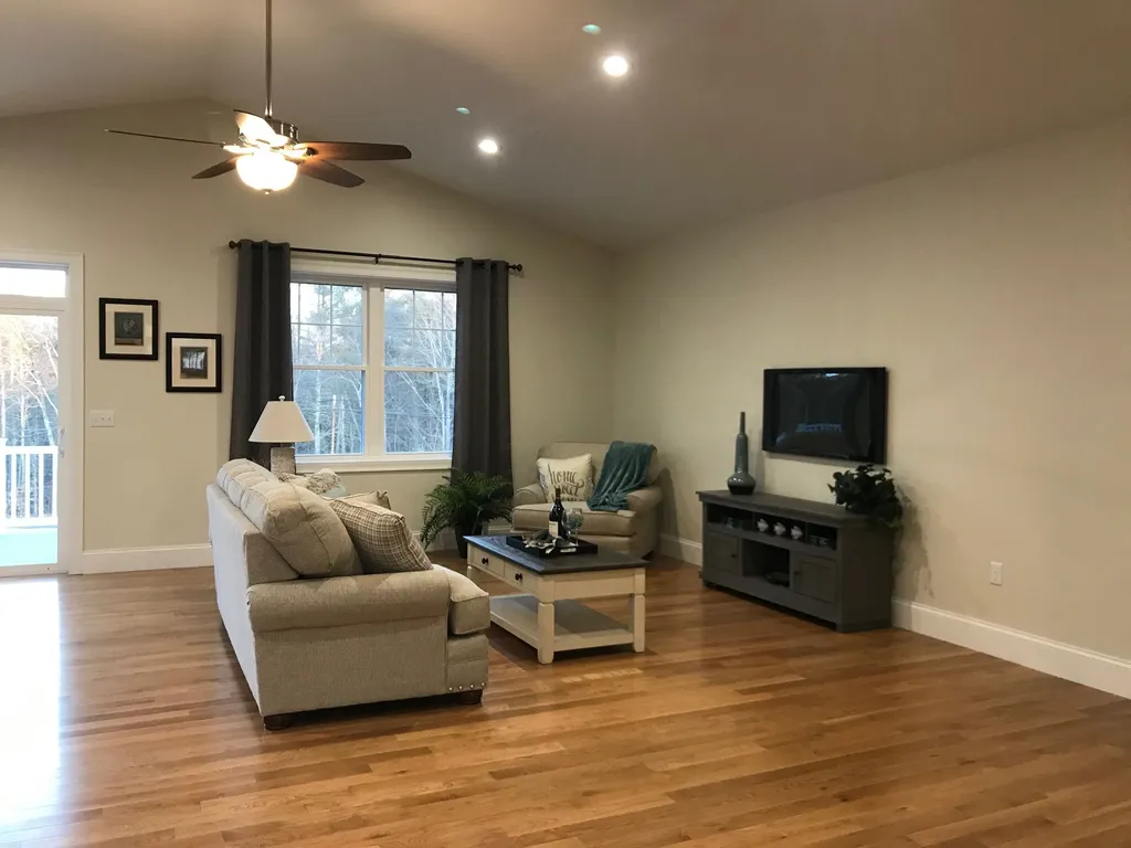 3 Blackstone Drive Raymond NH 03077