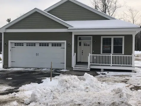 3 Blackstone Drive Raymond NH 03077