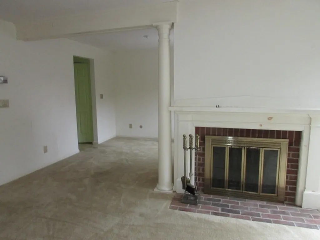 28 Windsor Square Laconia NH 03246