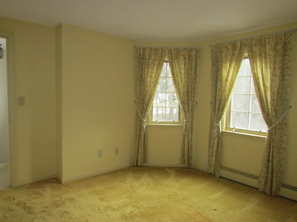 28 Windsor Square Laconia NH 03246