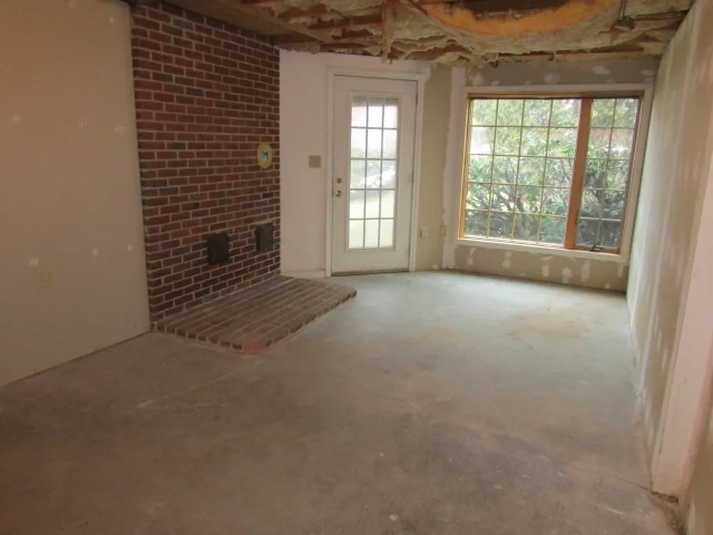 28 Windsor Square Laconia NH 03246