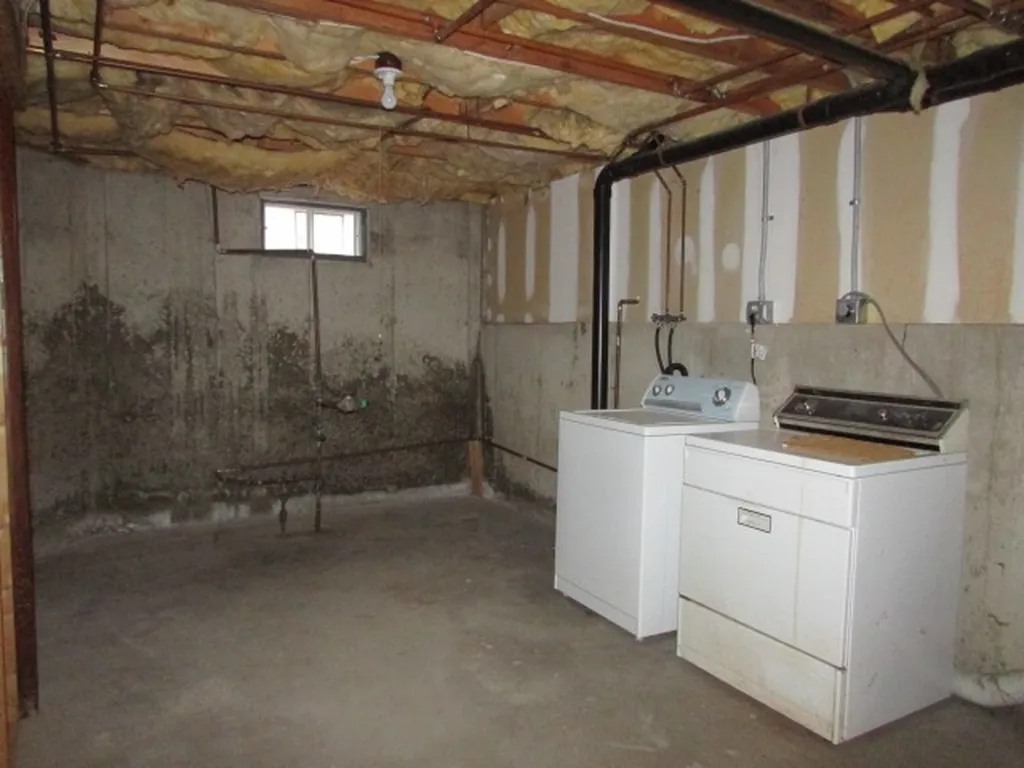 28 Windsor Square Laconia NH 03246