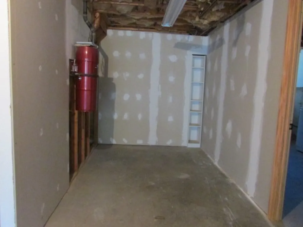 28 Windsor Square Laconia NH 03246