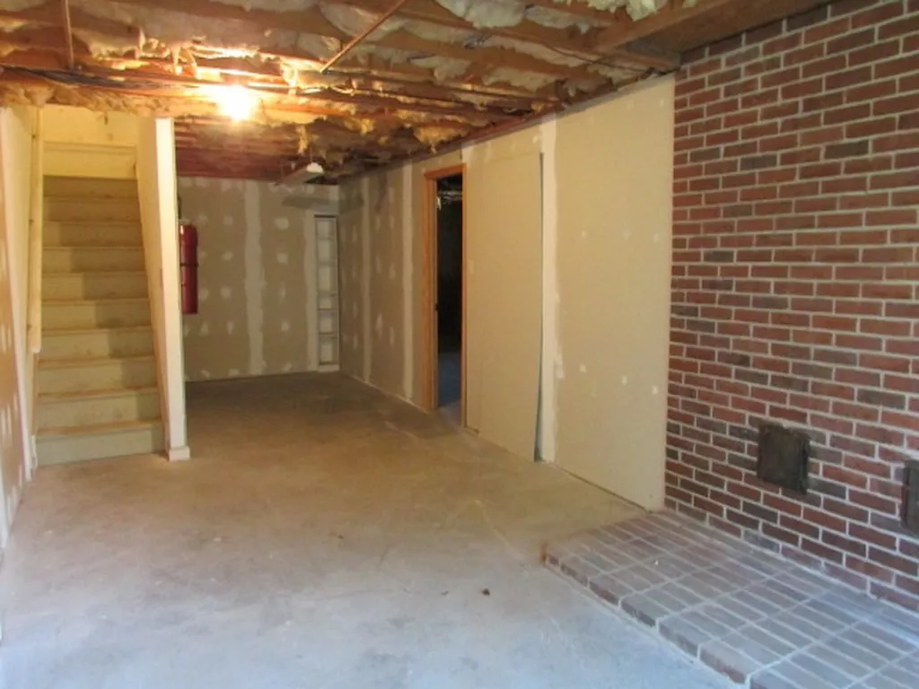 28 Windsor Square Laconia NH 03246
