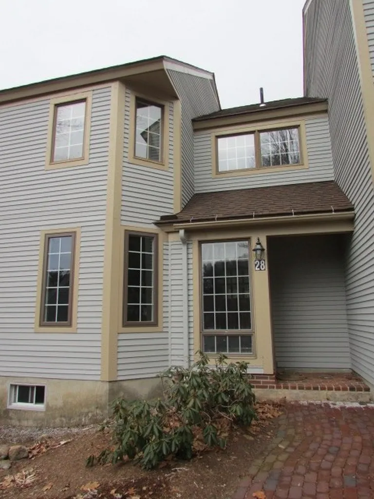 28 Windsor Square Laconia NH 03246