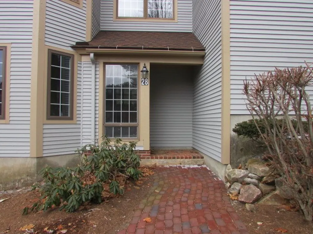 28 Windsor Square Laconia NH 03246
