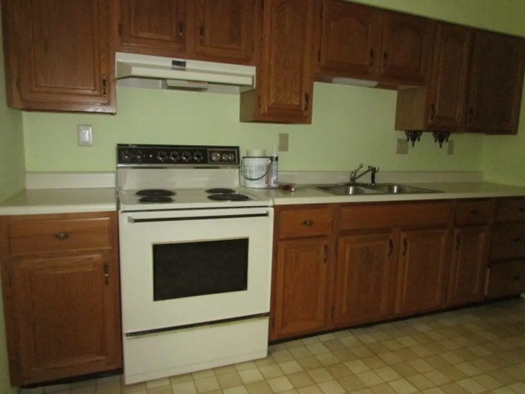 28 Windsor Square Laconia NH 03246