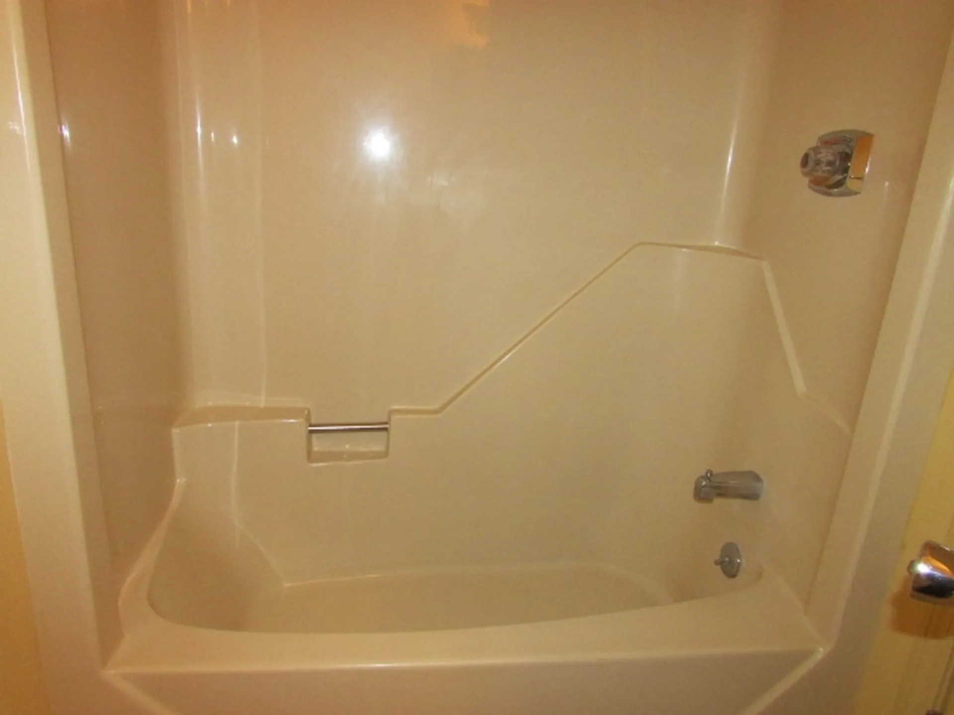 28 Windsor Square Laconia NH 03246