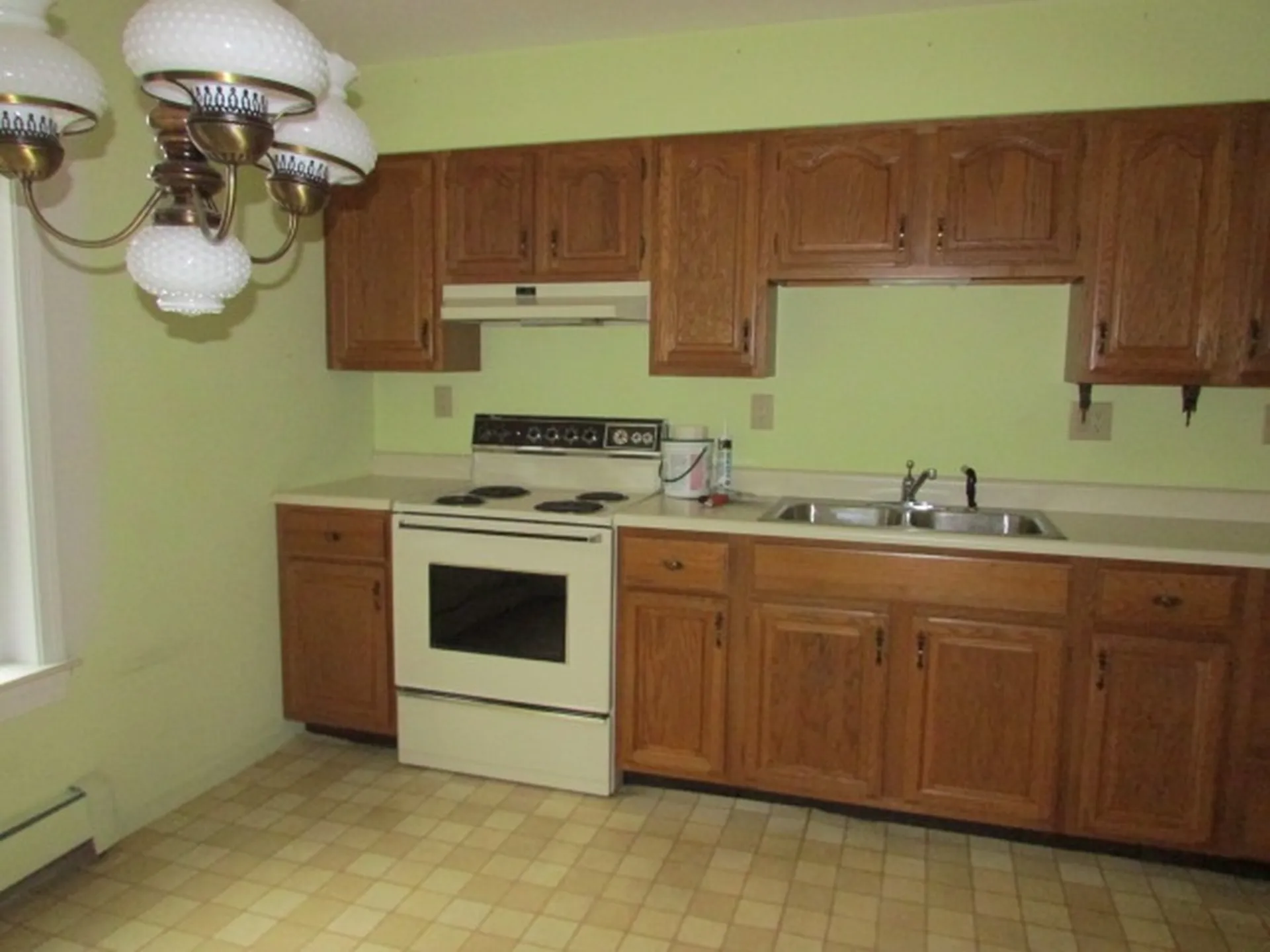 28 Windsor Square Laconia NH 03246