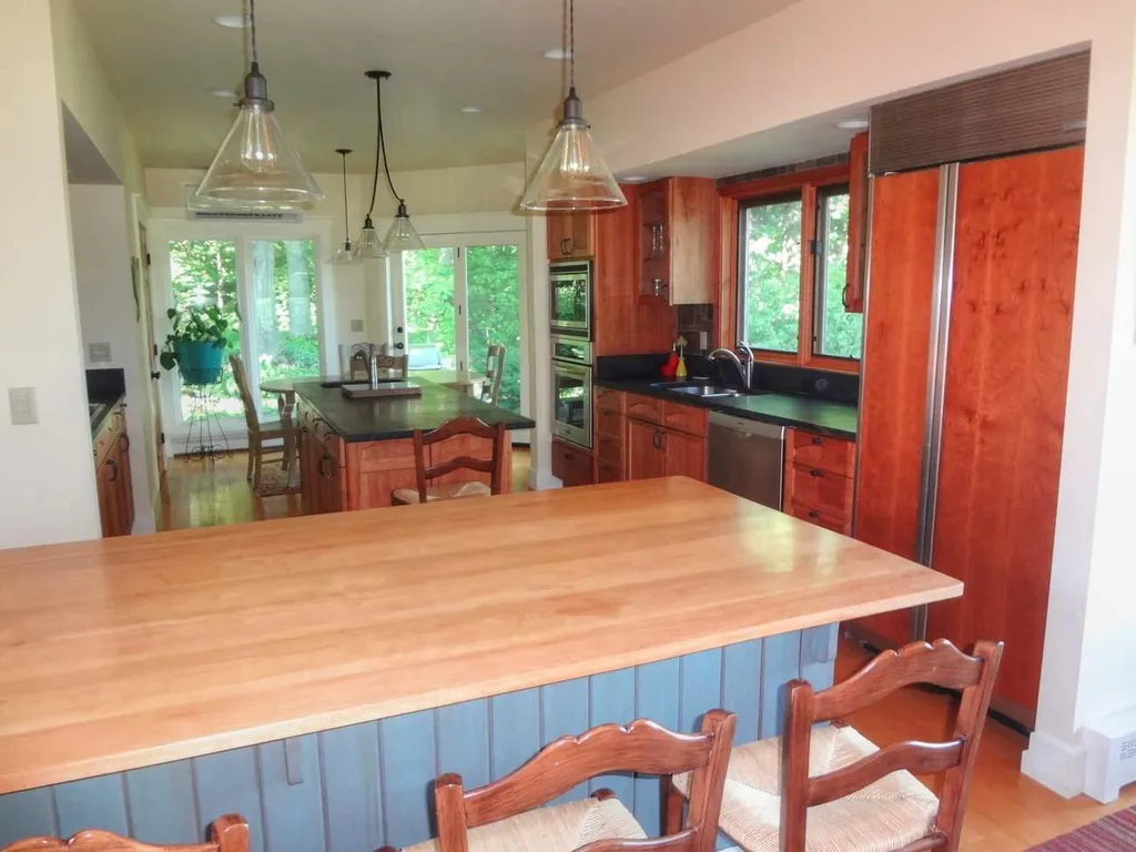 2015 Dorset Street Charlotte VT 05445