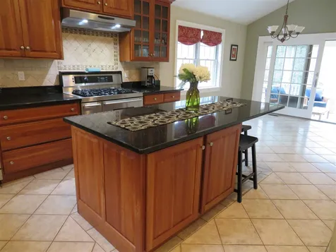 137 Brentwood Road Exeter NH 03833