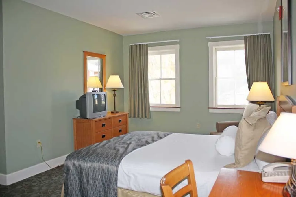 346/348 Qtr. I V Jackson Gore Inn Ludlow VT 05149